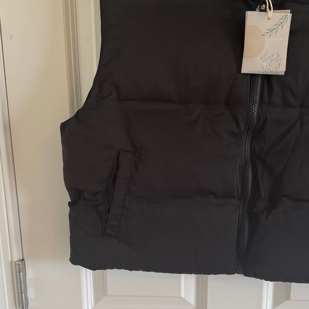 NWT Thread & Supply Puffer Issey Vest in Black Size Large - Picture 5 of 9